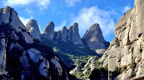 ESPAÑA : LA ABADÍA MILENARIA DE MONTSERRAT