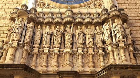 ESPAÑA : LA ABADÍA MILENARIA DE MONTSERRAT