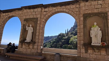 ESPAÑA : LA ABADÍA MILENARIA DE MONTSERRAT