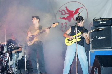 Vôo Noturno - Close Your Eyes (2000)