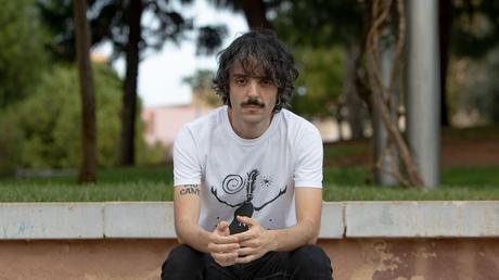 “Ropasuelta”, de Santos Martínez: la sátira murciana que convierte Fuente Librilla en un espejo incómodo de la España rural