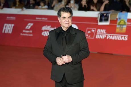 Un tribunal de Irán condena en rebeldía a un año de prisión al director de cine Jafar Panahi