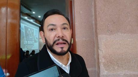 Diputado Héctor Serrano plantea facultades del Congreso en caso de concejales y rechaza aumentos a impuestos municipales