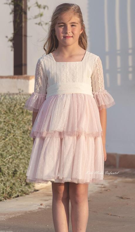 Vestido de Comunión Corto LISA 2026 en Tul Bordado y Rosa Empolvado – Eva Martínez Artesanía