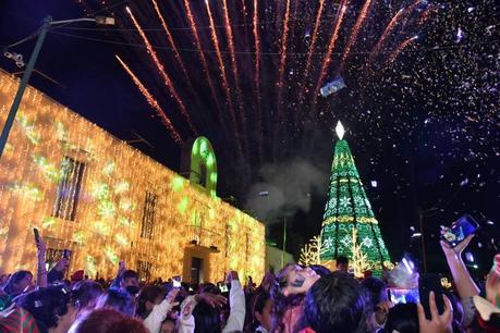 Juan Manuel Navarro enciende la magia y la alegría de la Navidad en la Plaza Principal de Soledad