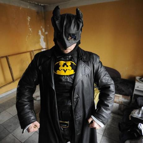 El Batman eslovaco que trabaja por comida