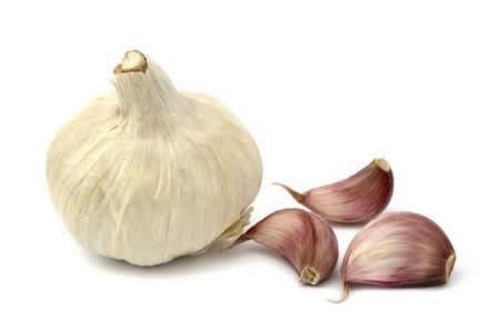 ¿Por qué huele tan fuerte el aliento a ajo?