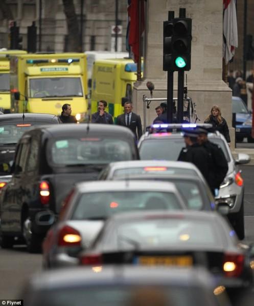 Imágenes del set de Skyfall y poster de Meeting Evil