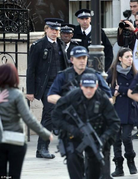 Imágenes del set de Skyfall y poster de Meeting Evil