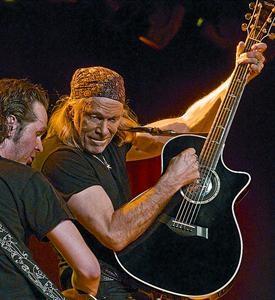 Elliott Murphy en Bikini