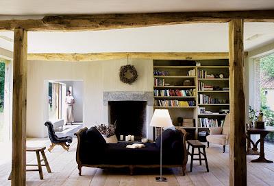 GRANDES VIGAS Y COLUMNAS EN INTERIORES RUSTICOS