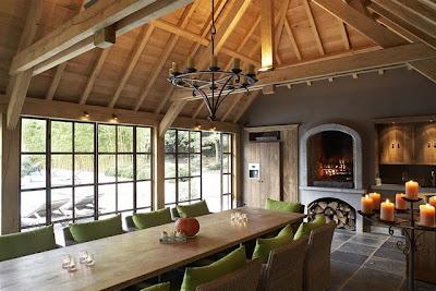 GRANDES VIGAS Y COLUMNAS EN INTERIORES RUSTICOS