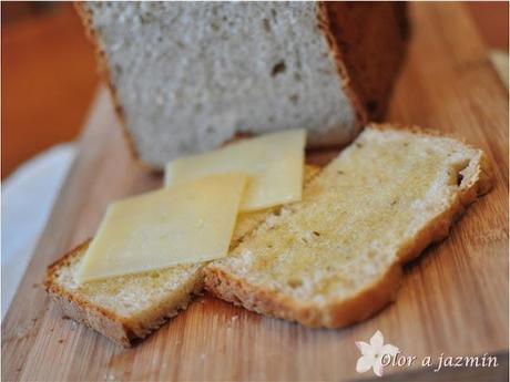 Pan con centeno y comino en panificadora Pan con centeno y comino en panificadora
