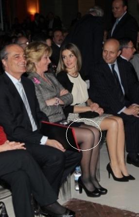 El estilo de Dña. Letizia en la entrega de los Premios El Barco de Vapor