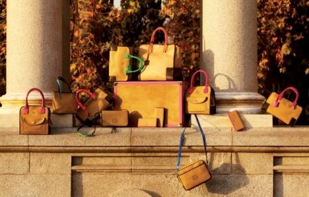 Loewe lanza una nueva colección de bolsos Oro y el Amazona en versión papel