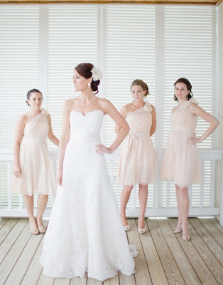 ¡AYUDA, SOY DAMA DE HONOR!