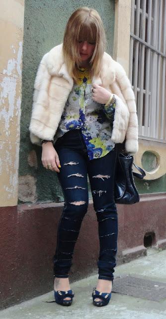 FLORAL SHIRT AND BROKEN JEANS