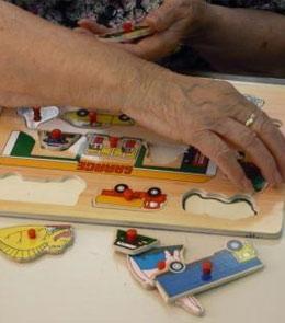 La psicoestimulación retrasa los efectos degenerativos del mal de Alzheimer