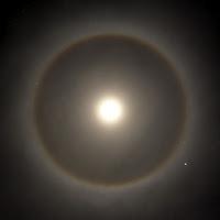 Halo lunar - circulo alrededor de la luna?