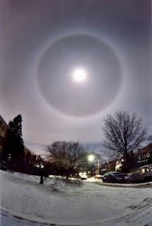 Halo lunar - circulo alrededor de la luna?