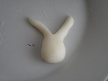 Conejito modelado de leche condensada