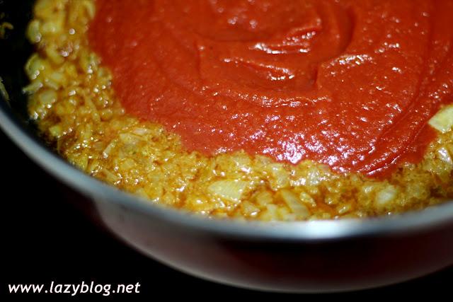 Mejillones picantes, en su nido de patata