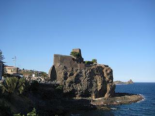 Acicastello: el castillo de piedra lávica