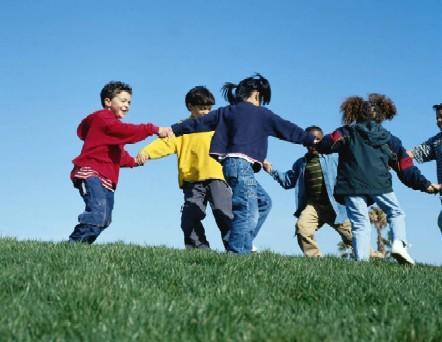 ninos jugando Cualquier tipo de ejercicio beneficia la salud cardiovascular de los niños