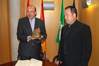 El presidente de Diputación brinda su colaboración al municipio de Huétor Vega