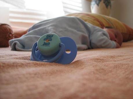 El temprano uso del chupete reduciría el tiempo de lactancia en el bebé