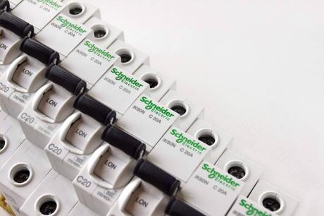 Cadenza Electric ofrece más de mil referencias Schneider Electric con precios competitivos en su tienda online Cadenza Electric ofrece más de mil referencias Schneider Electric con precios competitivos en su tienda online