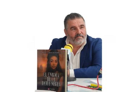 David Escobar Domínguez irrumpe en el thriller español con El enigma de la Dama Negra, una novela de misterio arraigada en la Rota más profunda. David Escobar Domínguez irrumpe en el thriller español con El enigma de la Dama Negra, una novela de misterio arraigada en la Rota más profunda.