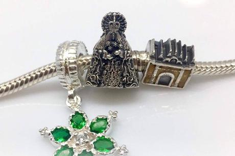 Charms cofrades de plata compatibles con pulseras Pandora; artesanía sevillana para regalar esta Navidad Charms cofrades de plata compatibles con pulseras Pandora; artesanía sevillana para regalar esta Navidad