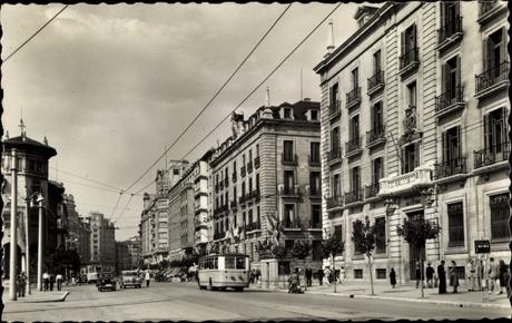 Los trolebuses por la Avenida de Calvo Sotelo