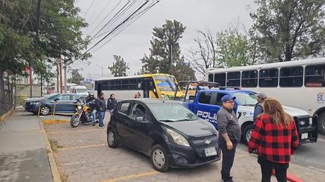 Madres bloquean la lateral de carretera 57 para exigir la reapertura de la guardería Jardín de los Chavos