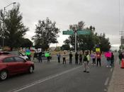 Madres bloquean lateral carretera para exigir reapertura guardería Jardín Chavos