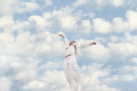 Cloud Dancer: así es el blanco etéreo (y nada aburrido) que será tendencia en 2026