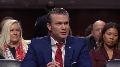 El “secretario a la defensiva” Pete Hegseth y su Departamento de (Crímenes de) Guerra