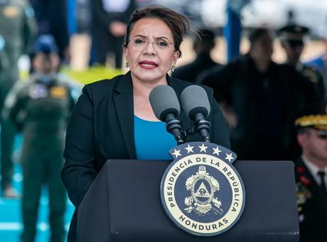 Presidenta Xiomara rompe el silencio y denuncia golpe electoral en curso en Honduras. Presidenta Xiomara rompe el silencio y denuncia golpe electoral en curso en Honduras.