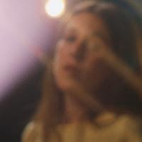 Lisasinson estrena remix de Deberíamos vernos más con La Casa Azul y David van Bylen