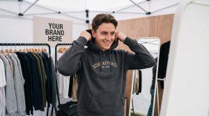 Cómo crear una marca de ropa: guía práctica para emprender en el sector textil como personalizar las sudaderas de tu marca