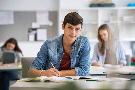 ENEB amplía su catálogo con más de 100 programas de máster y posgrado en modalidad 100 % online ENEB amplía su catálogo con más de 100 programas de máster y posgrado en modalidad 100 % online