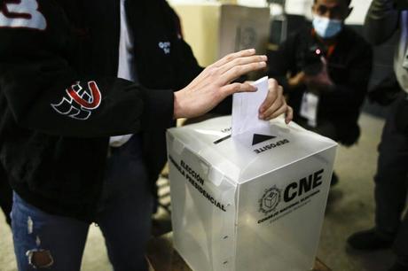 El Parlamento de Honduras se niega a validar los resultados electorales y denuncia un «golpe en curso»