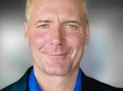 SecureAuth ficha Geoffrey Mattson para proteger identidades complejas humanas, máquinas agentes