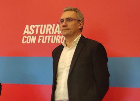Javier Izquierdo, miembro de la Ejecutiva del PSOE, deja todos sus cargos en plena crisis por las denuncias de acoso