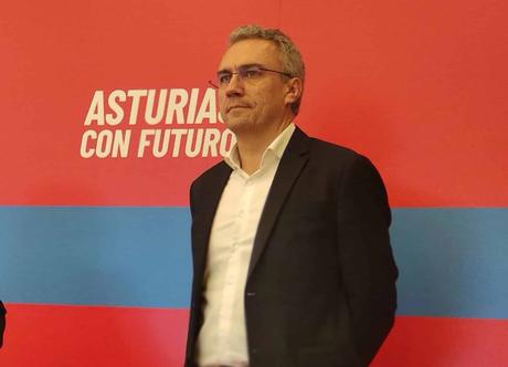 Javier Izquierdo, miembro de la Ejecutiva del PSOE, deja todos sus cargos en plena crisis por las denuncias de acoso