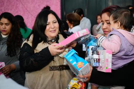 Posadas navideñas llegan a colonias de la cabecera municipal en Villa de Pozos