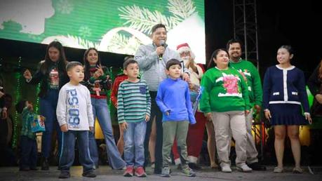 Ricardo Gallardo celebra posadas navideñas con familias de la región Media