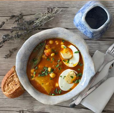 GUISO DE PATATAS CON GARBANZOS FÁCILES: El clásico plato de cuchara español. Tradicional y con Thermomix