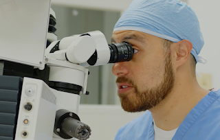 Cuando se tienen cataratas y glaucoma.